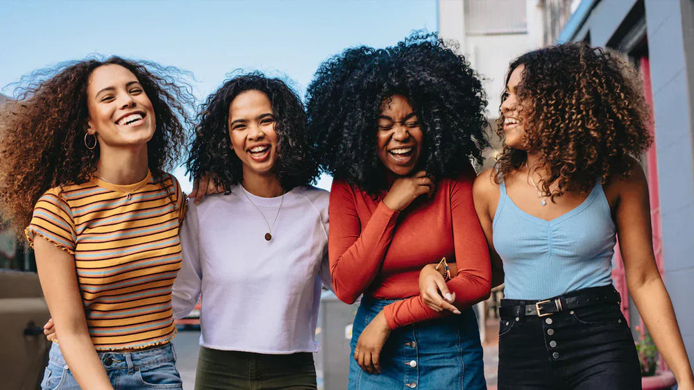 Quel est ton type de boucles ? Découvre l’échelle de textures 2A à 4C et les soins adaptés